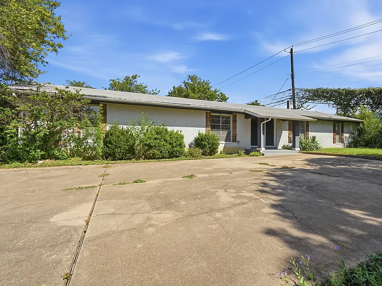 2712 Saint Edwards Cir #B — Photo 16