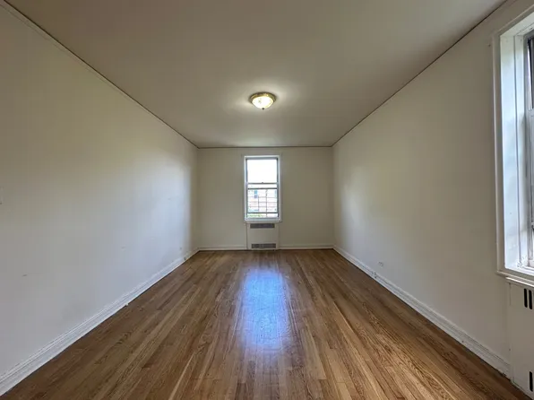 83-14 Lefferts Boulevard image 7 of 8