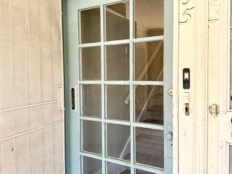 1805 6th Ave — Photo 2
