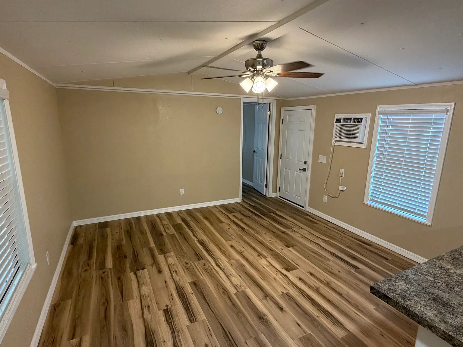 3 bed, 1.5 bath, 980 sqft, $2,000 — Photo 1
