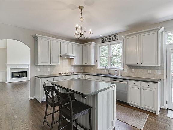 5th image of 3124 Grove View Ct