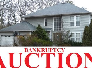 11 Rainbow Ct, Middle Island, NY 11953