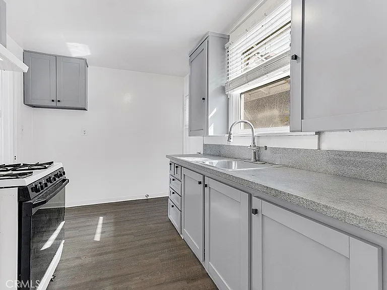 2441 3rd St #7 — Photo 22