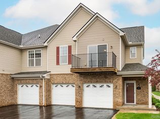 10086 Ridge Run St, Howell, MI 48855