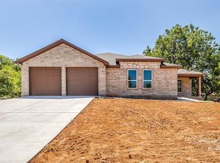 902 E Chambers St, Cleburne, TX 76031