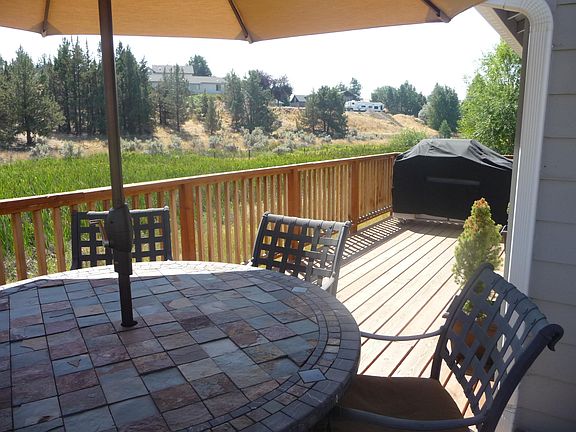 2nd image of 1286 NE Pippen Ct