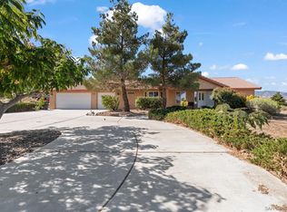 9520 Lebec Rd, Phelan, CA 92371