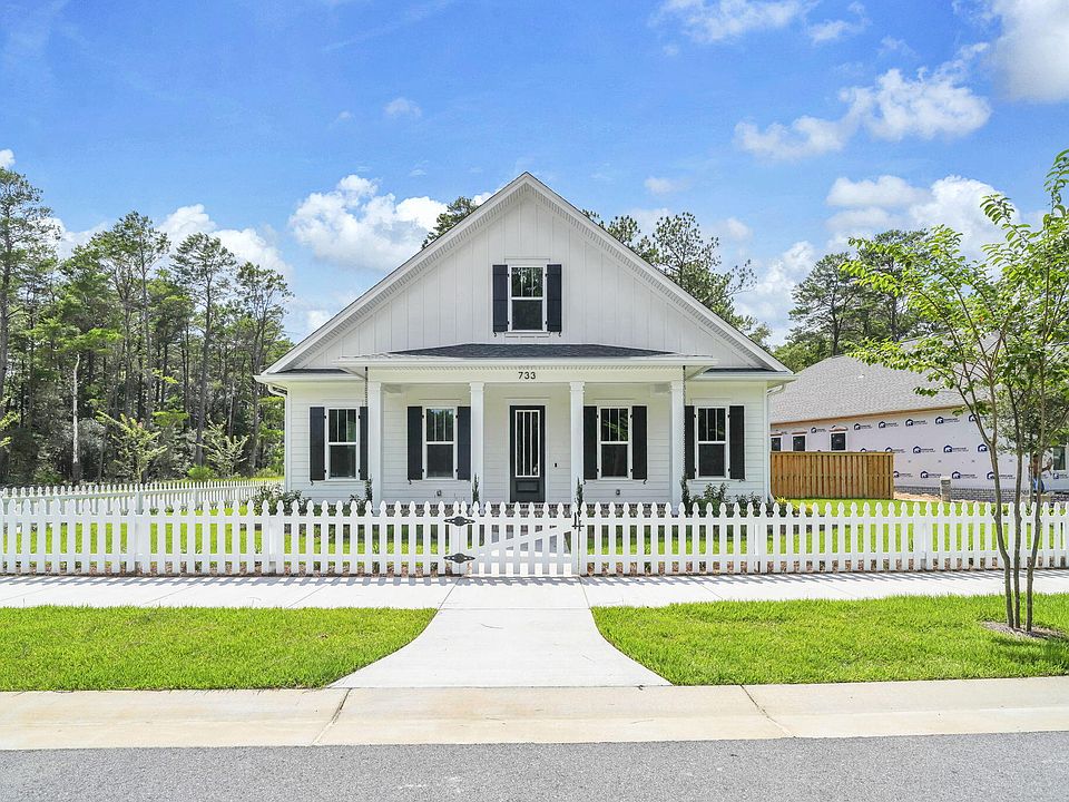1st image of 733 Reindeer Rd