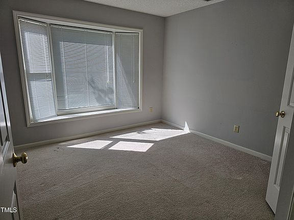 3rd image of 108 Forest Oaks Dr