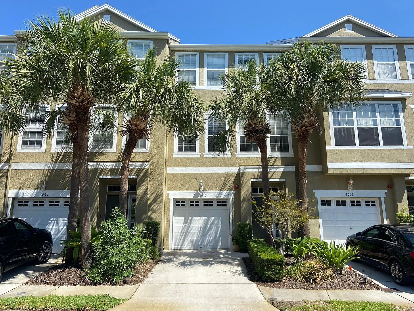 3019 Pointeview Dr — Photo 1