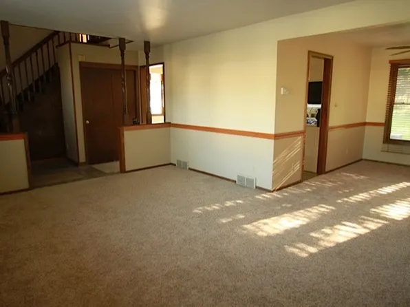 246 Johns St, Delafield, WI 53018