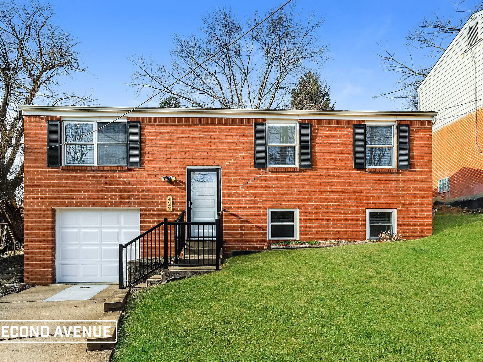 3 bed, 1.0 bath, 1630 sqft, $1,689 — Photo 1