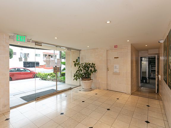 5th image of 535 S Hobart Blvd #306