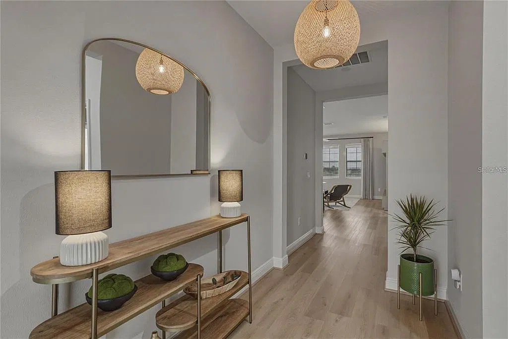 3 bed, 2.0 bath, 1701 sqft, $2,400 — Photo 4