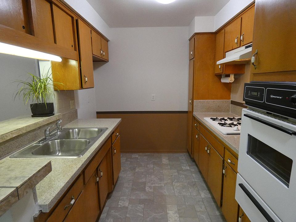 1st image of 10414 Parr Ave APT 1