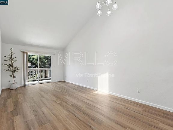 5th image of 3847 Vineyard Ave #31