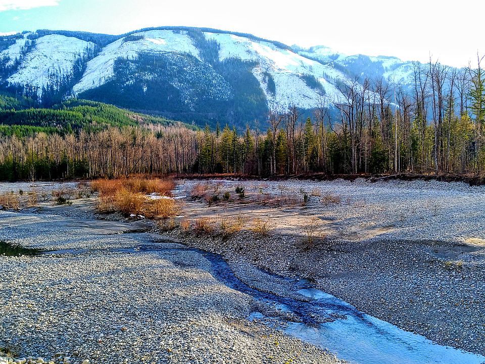 Mountain views & River
