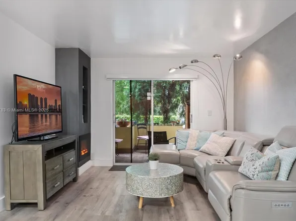 10765 SW 108th Ave APT 107, Miami, FL 33176