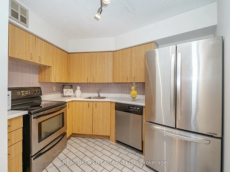 250 Queens Quay W #604 — Photo 17