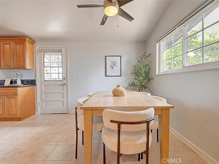 2044 W Spruce Ave — Photo 8