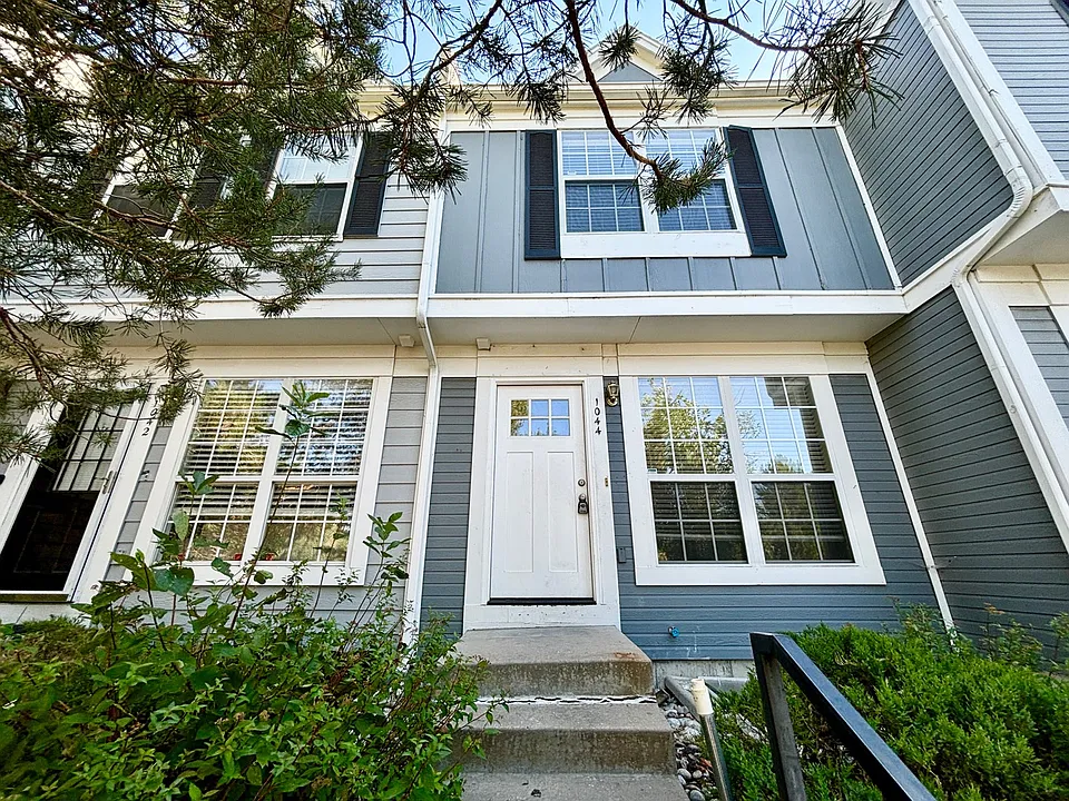 1044 S Paris Ct