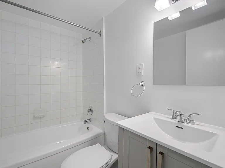 141 Borden Ave N — Photo 13