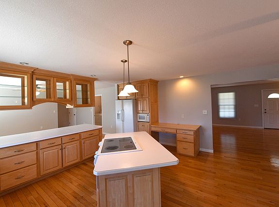 4th image of 1323 Mac Arthur Dr