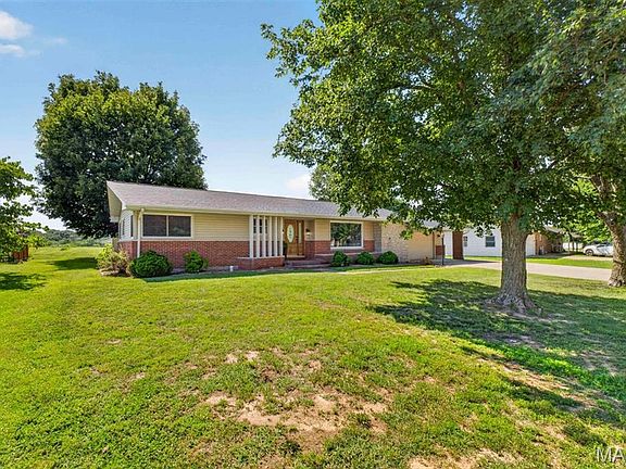 4th image of 1007 Hillcrest Dr