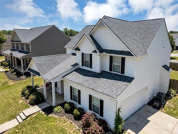 2nd image of 210 Creek View Ln