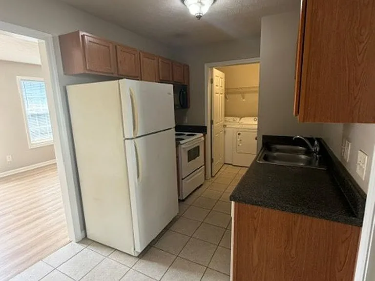 135 Amy Ave — Photo 3