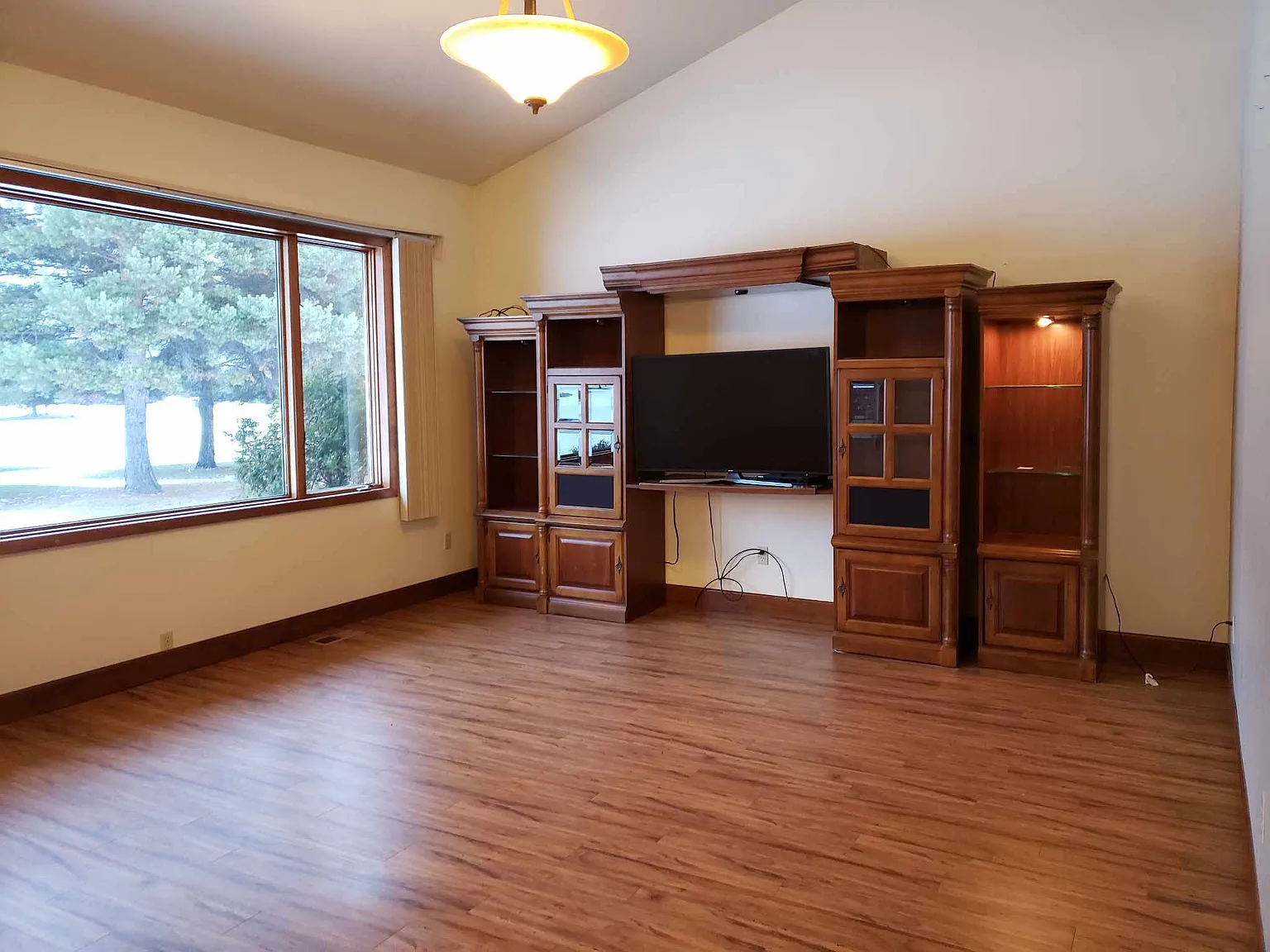 2 bed, 2100 sqft, $2,625 — Photo 4