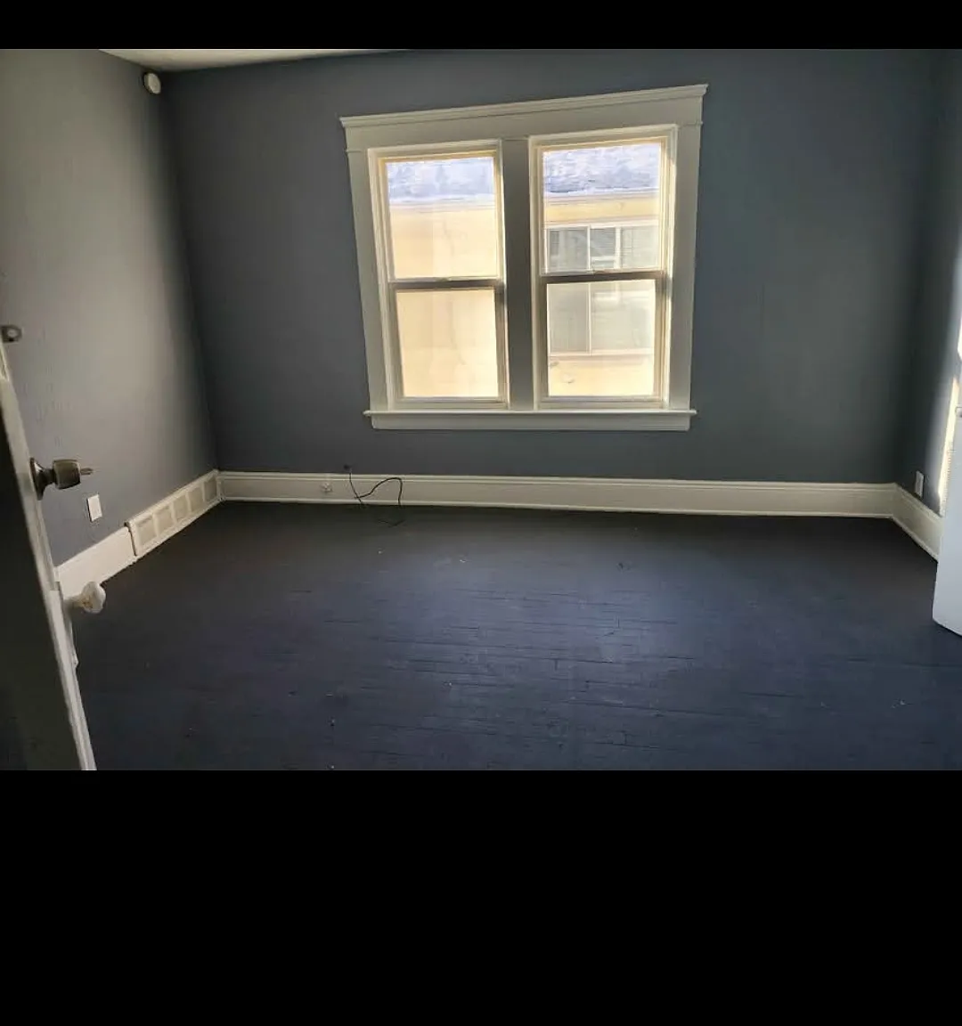 7 bed, 3200 sqft, $650 — Photo 1