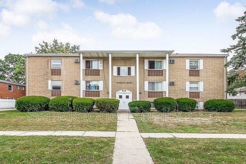 1st image of 920 Kingsway Dr APT 1A