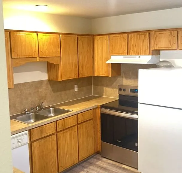 4400 Sylvia Dr — Photo 3