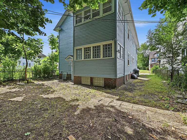 11611 Fairport Avenue — Photo 55
