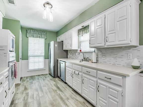 4th image of 3213 Winchester Dr