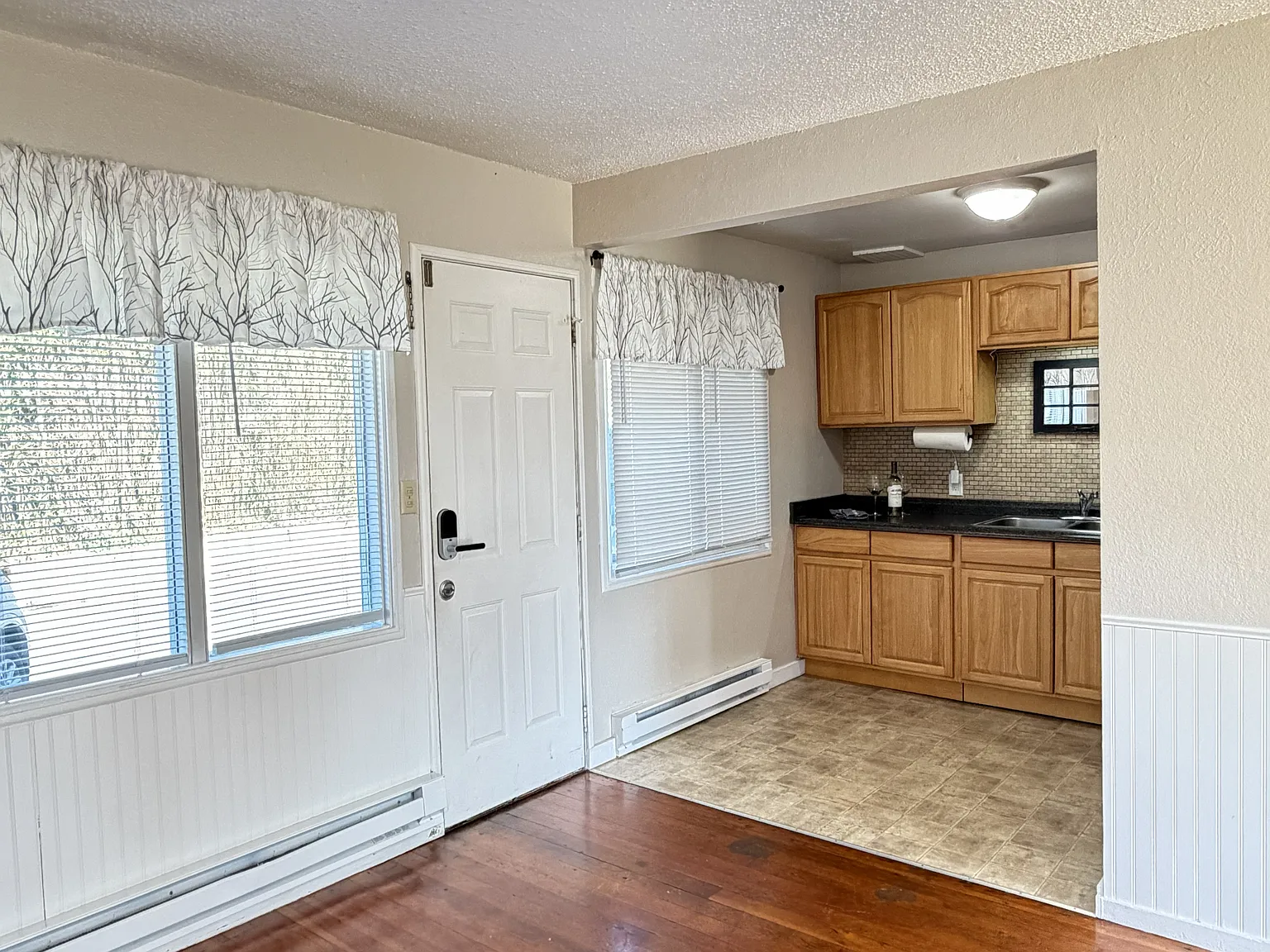 2 bed, 800 sqft, $1,700 — Photo 3
