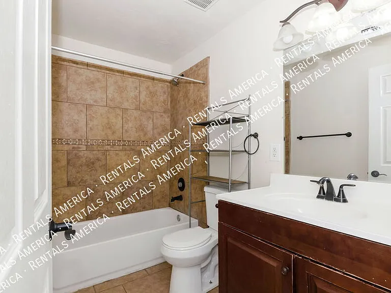 525 E Linden St — Photo 10