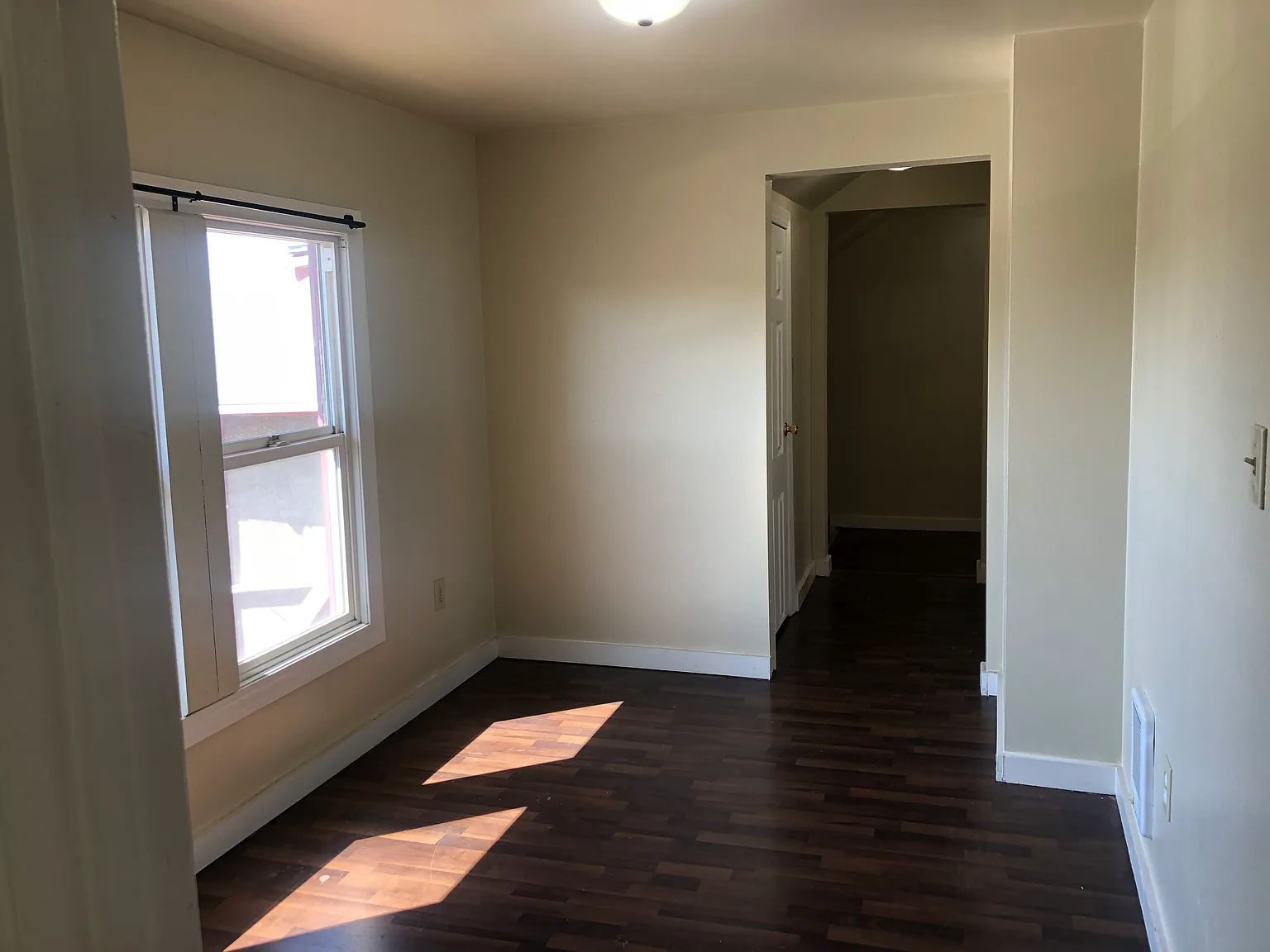 4 bed, 1400 sqft, $1,900 — Photo 2