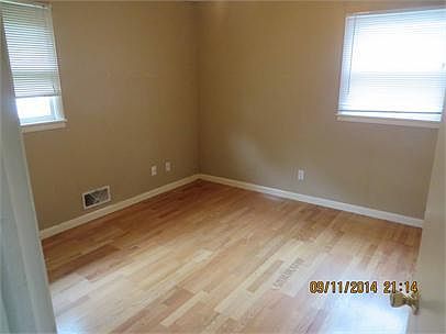 4th image of 1035 22nd Ave SE