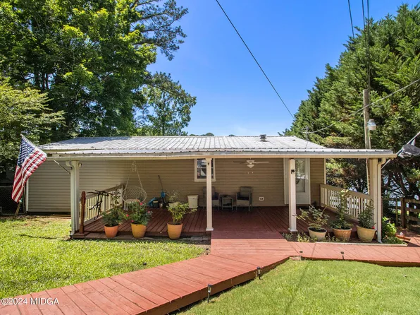 1165 W Pine Lake Dr, West Point, GA 31833