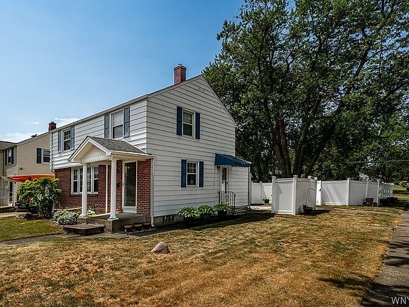 3rd image of 332 Belmont Ave