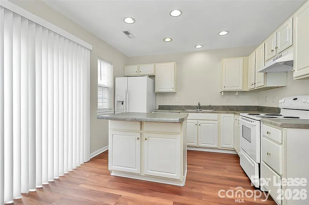 2 bed, 2.5 bath, 1334 sqft, $1,750 — Photo 4
