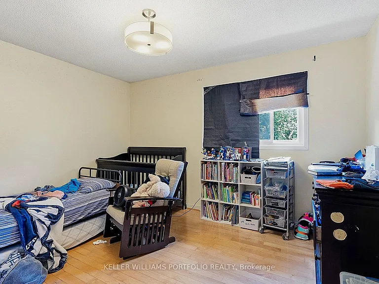 73 Jessica Gdns — Photo 35