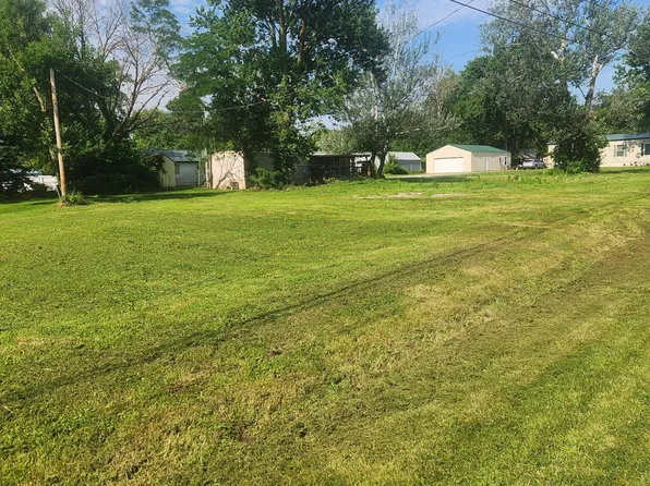 400 S Ruby St, Sturgeon, MO 65284