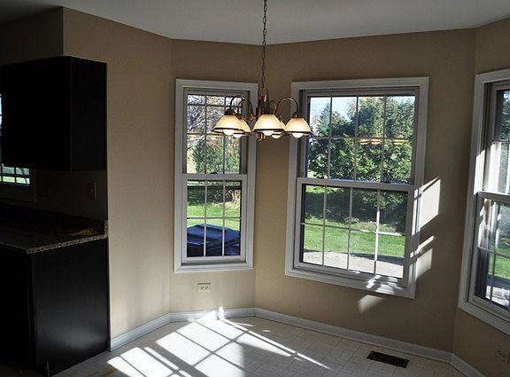5th image of 284 Southfield Dr