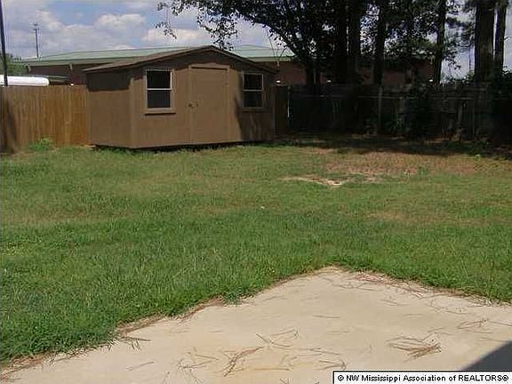 3rd image of 828 Farmington Dr N