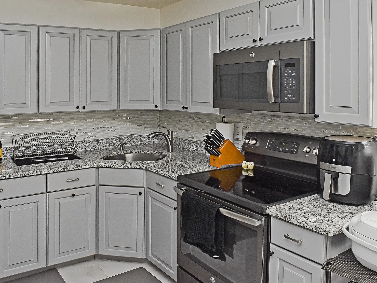1 bed, 776 sqft, $1,725 — Photo 3