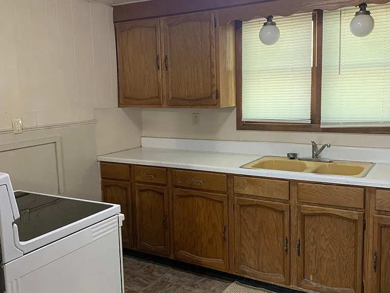 1213 S High St — Photo 15