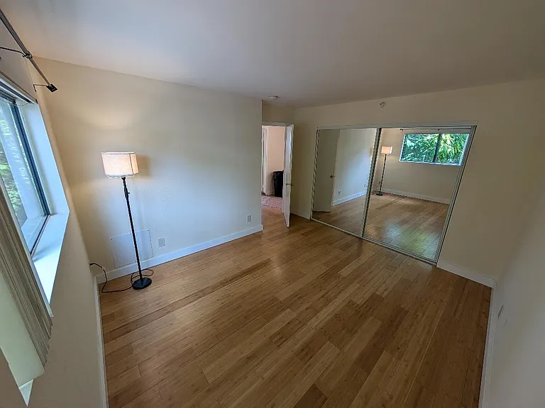 1850 Winona Blvd #204 — Photo 8